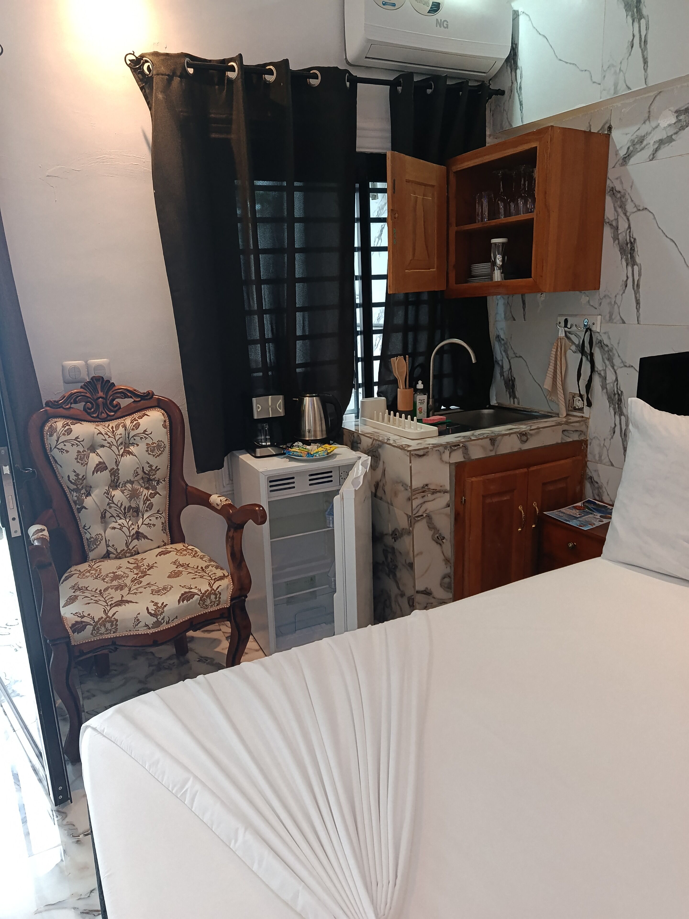Kamar Comfort, balkon | Brankas, tirai kedap cahaya, setrika/meja setrika, dan seprai linen