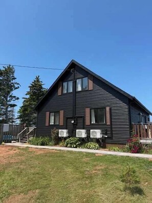 Exterior - Waterfront Cottage with Pool, 20 min from town (Mount Stewart)