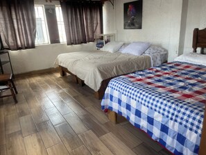 1 habitación, tabla de planchar con plancha, wifi gratis y ropa de cama 