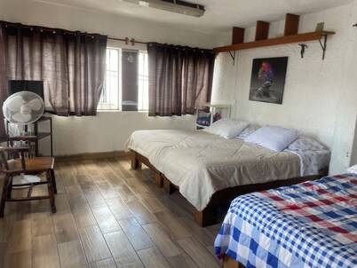 Modern, cozy, centrally located apartment. Near Calzada San Diego and Las Tarascas