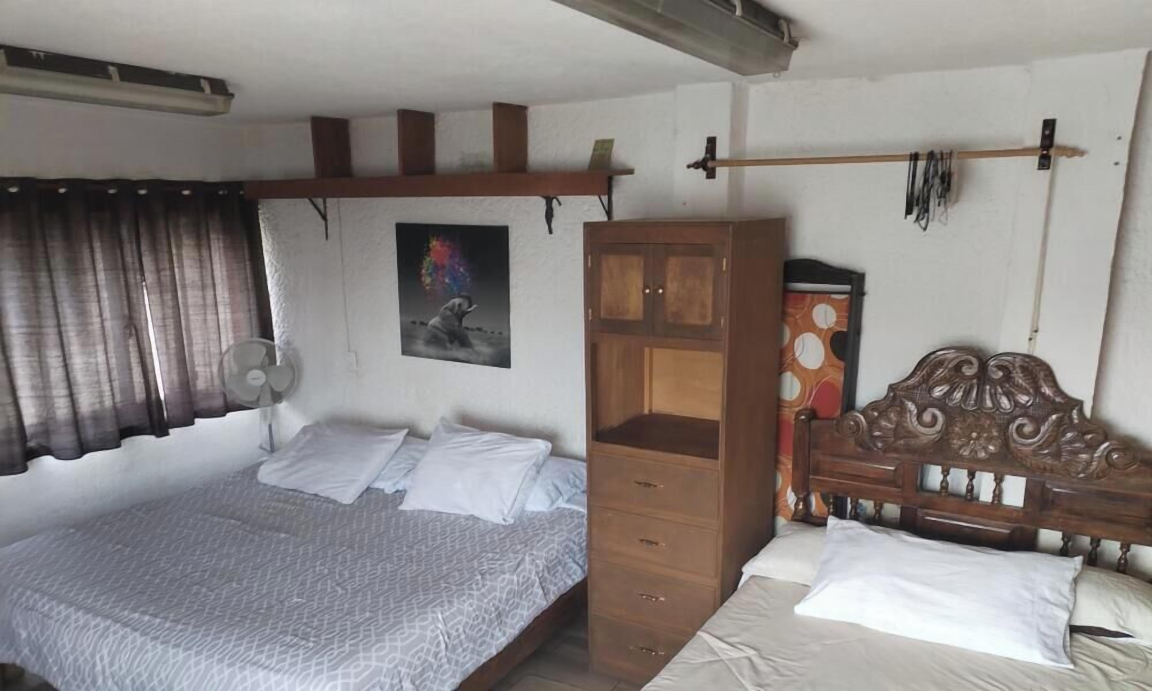 1 chambre, fer et planche à repasser, Wi-Fi gratuit, draps fournis