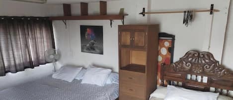 1 chambre, fer et planche à repasser, Wi-Fi gratuit, draps fournis