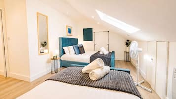 3 bedrooms, desk, iron/ironing board, travel crib