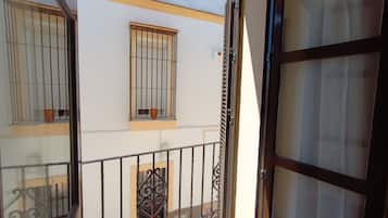 Dúplex, balcón, vista a la ciudad | Interior
