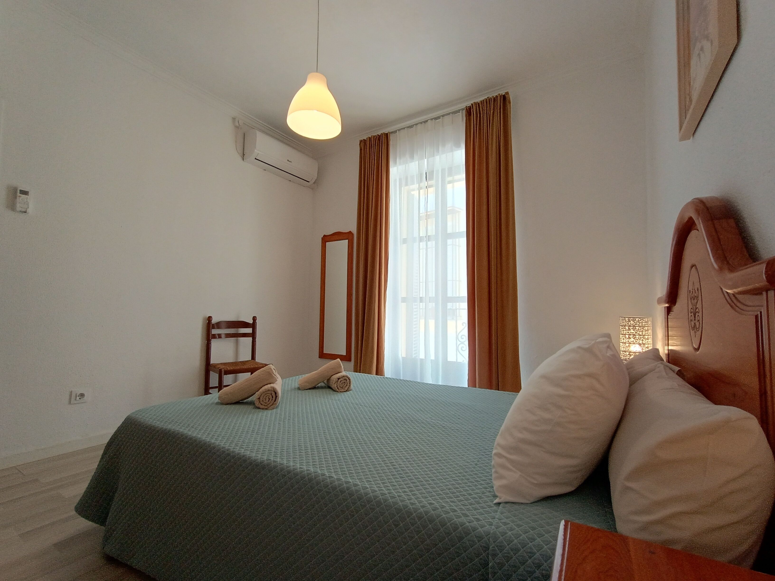 Maisonette, Balkon, Stadtblick | Verdunkelungsvorhänge, Bügeleisen/Bügelbrett, kostenloses WLAN