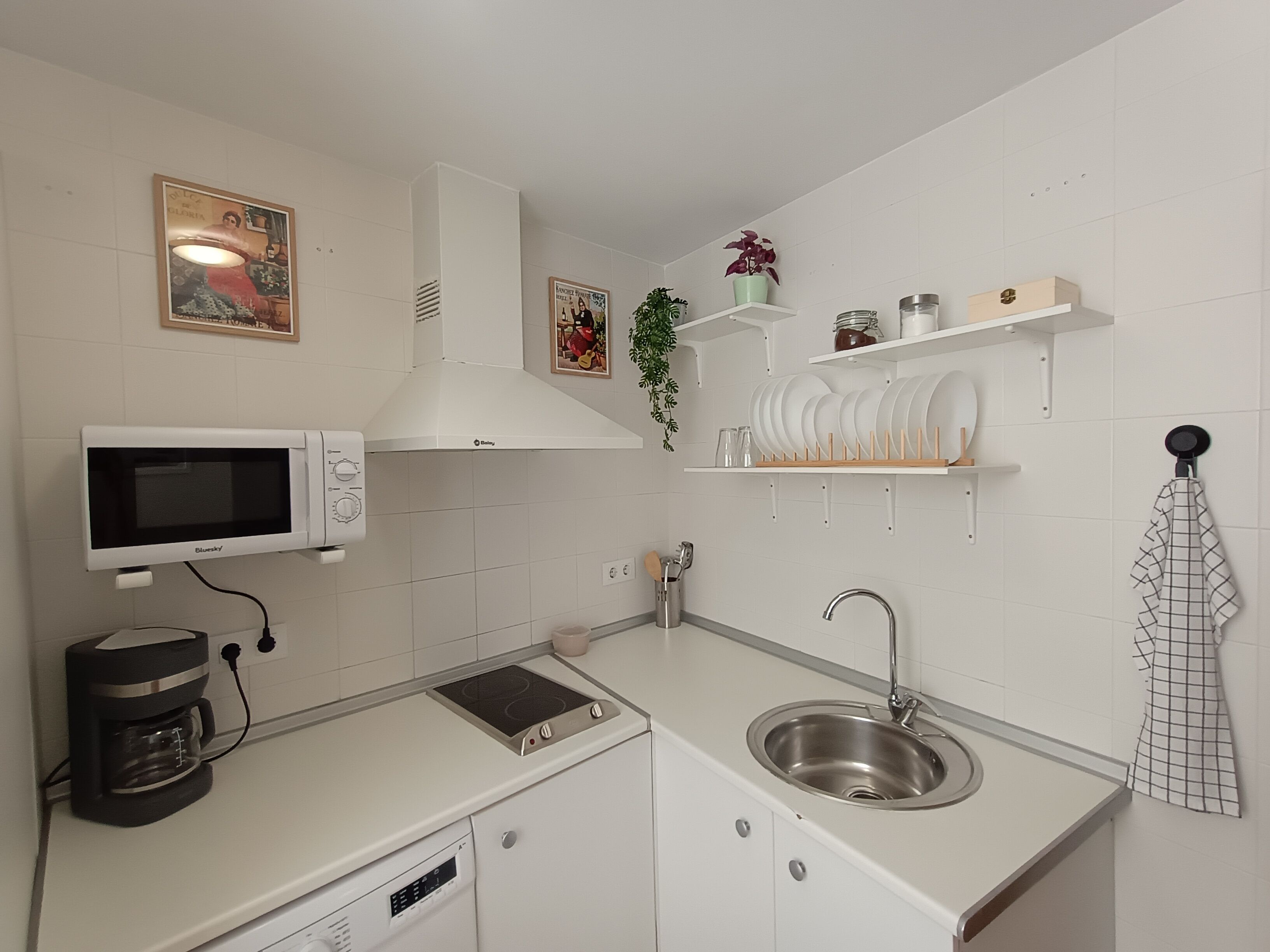 Departamento estándar, patio, vista al patio | Cocina privada | Cafetera y tetera y tetera eléctrica 