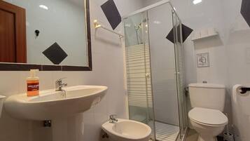 Standard Apartment, Patio, Courtyard View | Bathroom
