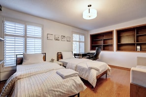 A bedroom with two beds, a desk, and a chair. - Joyful Mansion with Charm Indoor (Mississauga)