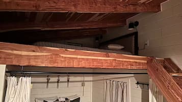 1 bedroom, WiFi (free), bed sheets