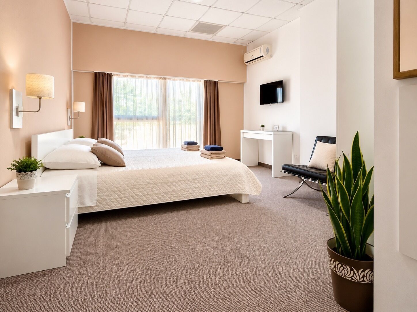 Comfort Suite, 1 King Bed, City View | Desk, laptop workspace, WiFi (free)