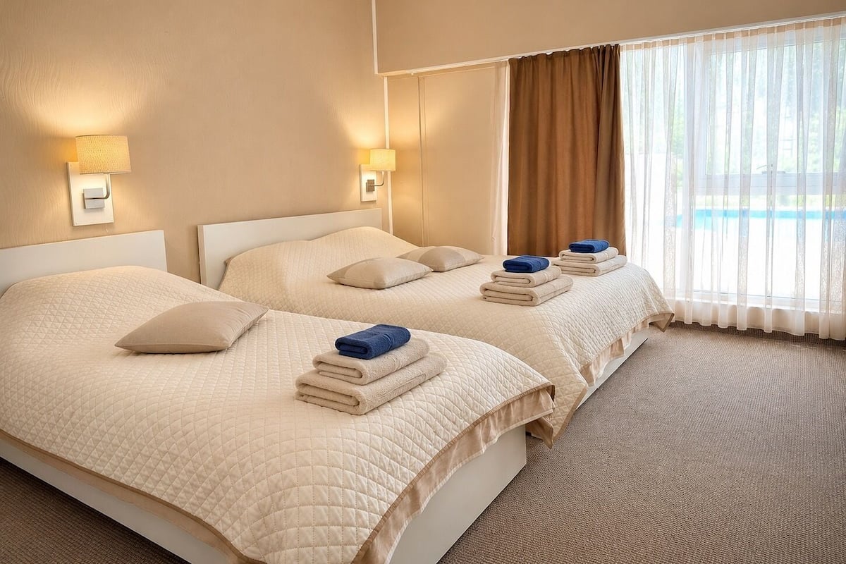 Suite Confort, varias camas, vista a la ciudad | Escritorio, espacio para trabajar con laptop y wifi gratis 