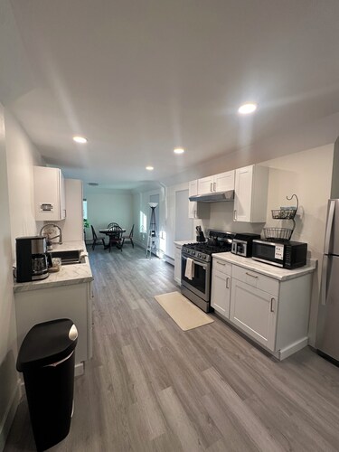 Beautiful 2-bedroom condo in welcoming Anchorage neighborhood