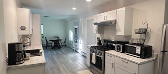 Beautiful 2-bedroom condo in welcoming Anchorage neighborhood
