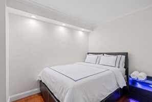 Iron/ironing board, WiFi, bed sheets - Fully Furnished, Utilities Included, Newly Renovated, Walk to GWU (Washington)