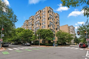 Exterior - Fully Furnished, Utilities Included, Newly Renovated, Walk to GWU (Washington)