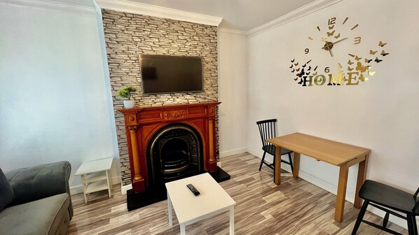 Living area - Spacious 2-bed House in Walker (Newcastle upon Tyne)