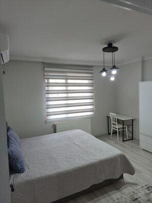 Family Condo, Balcony | Desk, laptop workspace, blackout curtains, iron/ironing board - HK GÜNÜ BİRLİK DAİRELER (Trabzon il merkezi)