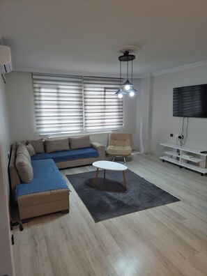 Family Condo, Balcony | Living area - HK GÜNÜ BİRLİK DAİRELER (Trabzon il merkezi)