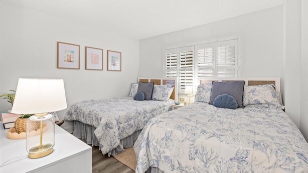 2 bedrooms, iron/ironing board, WiFi, bed sheets - Dune Dreams just steps to the beach (Hutchinson Island)