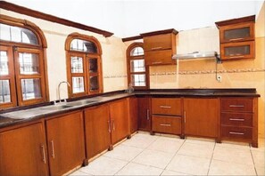 Private kitchen - Casa Colima, heated pool, air conditioning, 5 minutes to downtown (Colima)