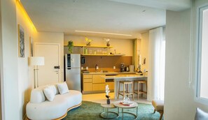 Interior - View, Air Conditioning, and Parking Space in the City Center | LYVVO (Campinas)