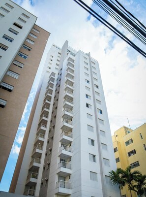 Exterior - View, Air Conditioning, and Parking Space in the City Center | LYVVO (Campinas)