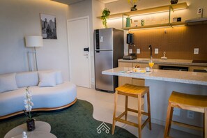 Smart TV, computer monitors - View, Air Conditioning, and Parking Space in the City Center | LYVVO (Campinas)