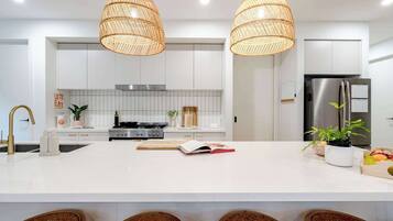 Coffee/tea maker, fridge, microwave, oven