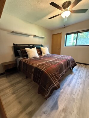 3 bedrooms, iron/ironing board, WiFi, bed sheets