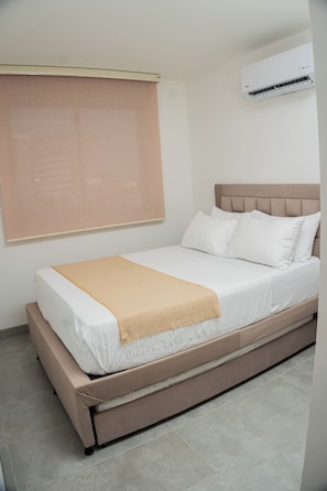 2 bedrooms, desk, WiFi (free), bed sheets - Santa Marina, Swimming Pool, Beach, Peace and Quiet (Pet-Friendly) (Santa Marta)