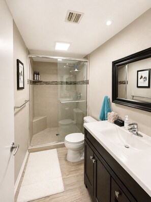 Bathroom - Stylish Poolside Condo Near Downtown 1 Bed/1 Bath (Palm Springs)