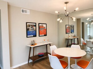 Dining - Stylish Poolside Condo Near Downtown 1 Bed/1 Bath (Palm Springs)