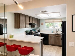 Private kitchen - Stylish Poolside Condo Near Downtown 1 Bed/1 Bath (Palm Springs)
