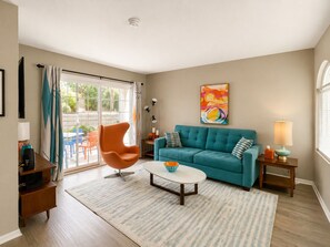 Living area - Stylish Poolside Condo Near Downtown 1 Bed/1 Bath (Palm Springs)
