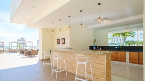 Bar (on property) - Fabulous 2-bedroom apartment in Bella Vista, Santo Domingo (Santo Domingo)