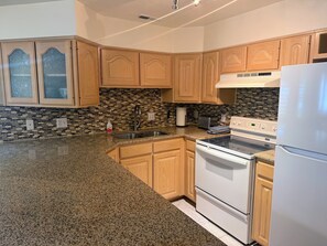 Fridge, microwave, oven, stovetop - Ogden Mother-in-Law Basement Bungalow (Ogden)