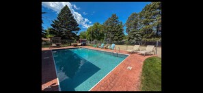 Piscina all'aperto, una piscina riscaldata