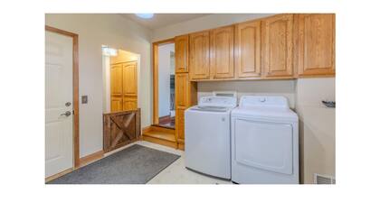 The Bismarck Retreat Pool • Basketball Court • Sleeps 11