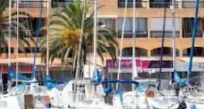 Two-bedroom apartment, 2 minutes from the harbor and 5 minutes from the beach