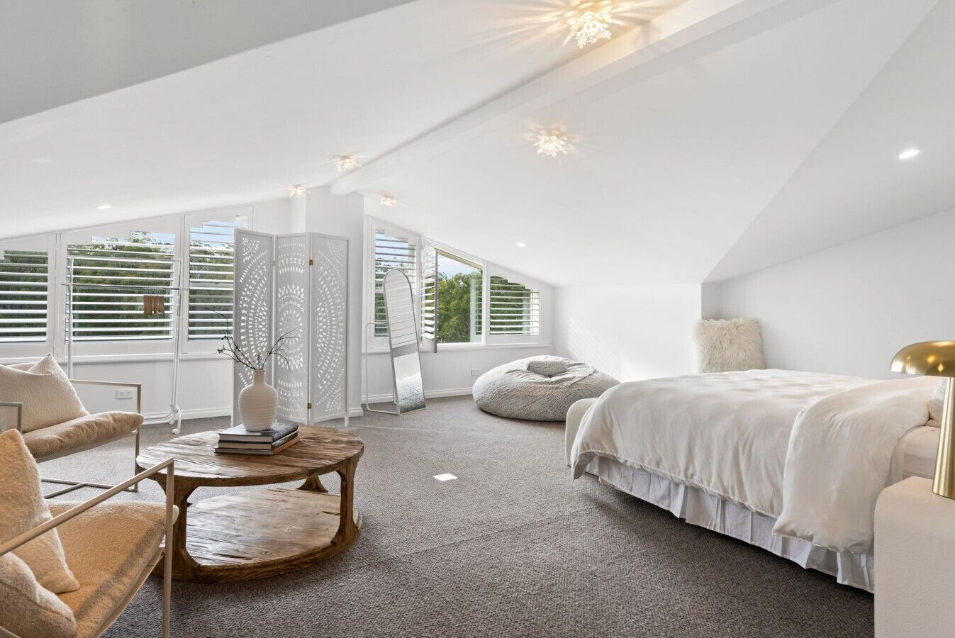 6 bedrooms, desk, iron/ironing board, WiFi