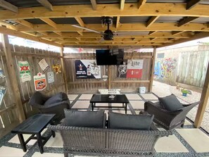 An outdoor patio with wicker furniture, a table, and a ceiling fan. - Willowbrook Haven 2 Bed 2 Bath Townhome Apt. with Private Patio (Houston)
