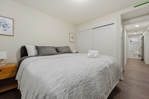 Schreibtisch, Bügeleisen/Bügelbrett, kostenloses WLAN, Bettwäsche