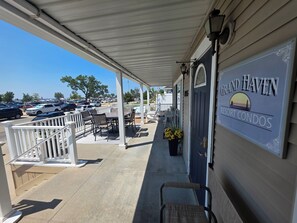 Outdoor dining - Right across from Beach and Grand Haven Pier! Beautiful Lake and Sunset Views! (Grand Haven)