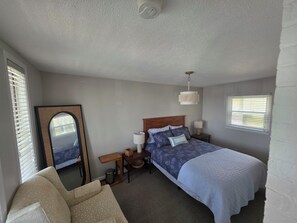 WiFi, bed sheets - Right across from Beach and Grand Haven Pier! Beautiful Lake and Sunset Views! (Grand Haven)