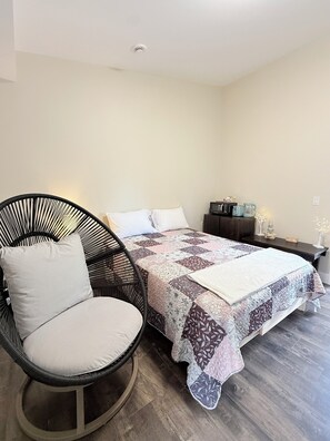 Room - Sakura Valley Studio Suite #3  Private Entrance in beautiful Annapolis Valley (North Alton)