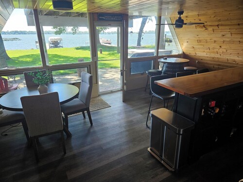 Cozy Diamond Lake Cabin Getaway