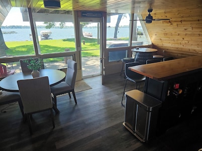 Cozy Diamond Lake Cabin Getaway
