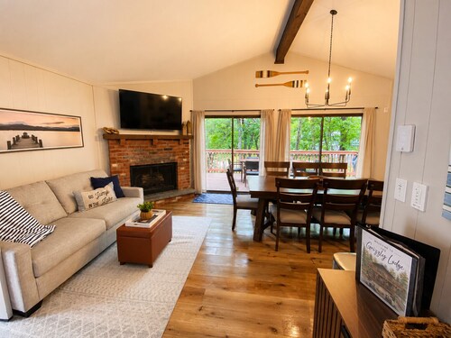 Lake Access, Game Room, Close to Skiing, Sleeps 10