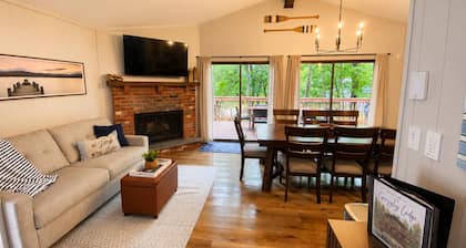 Lake Access, Game Room, Close to Skiing, Sleeps 10