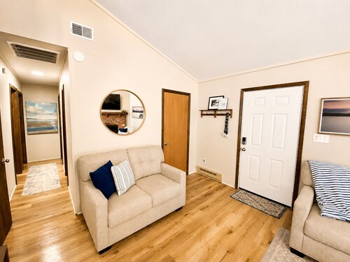 Lake Access, Hot Tub, Game Room, Close to Skiing